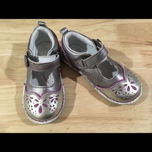 Girls Stride Rite silver Maryjane shoes, size 8